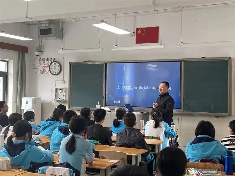看！人工智能課程進(jìn)校園，掀起科技的“浪花”(圖5)