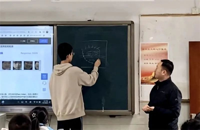 看！人工智能課程進(jìn)校園，掀起科技的“浪花”(圖13)