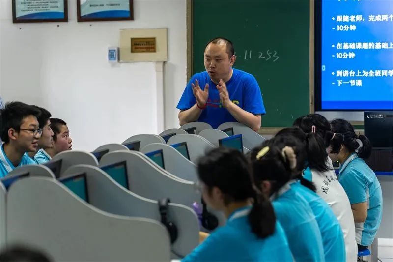 看！人工智能課程進(jìn)校園，掀起科技的“浪花”(圖22)